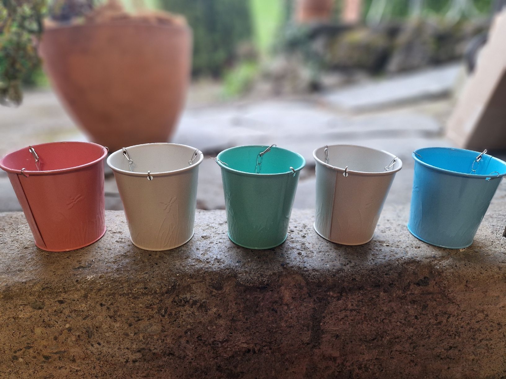 Toutes les décorations: 5 dekorative Hängetöpfchen, Blech – D'occasion à Weggis par Oswadan