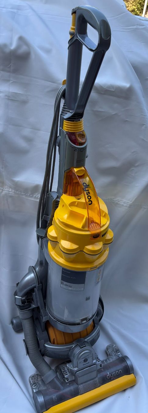 Dyson Staubsauger & Zubehör: Dyson DC 15 The Ball - Allergy - Staubsauger – Gebraucht aus Rheinfelden von sabine0101 1