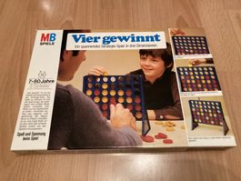 Vier gewinnt-ein spannendes Strategie-Spiel von MB (1975)