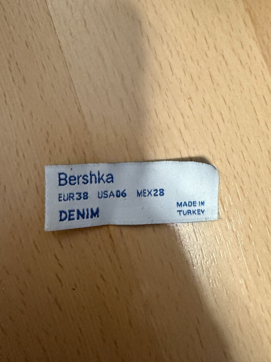 Bershka Jeans: Bershka Jeans Straight Leg, Gr. 38 – Gebraucht aus Thun von tat_zb9b 1