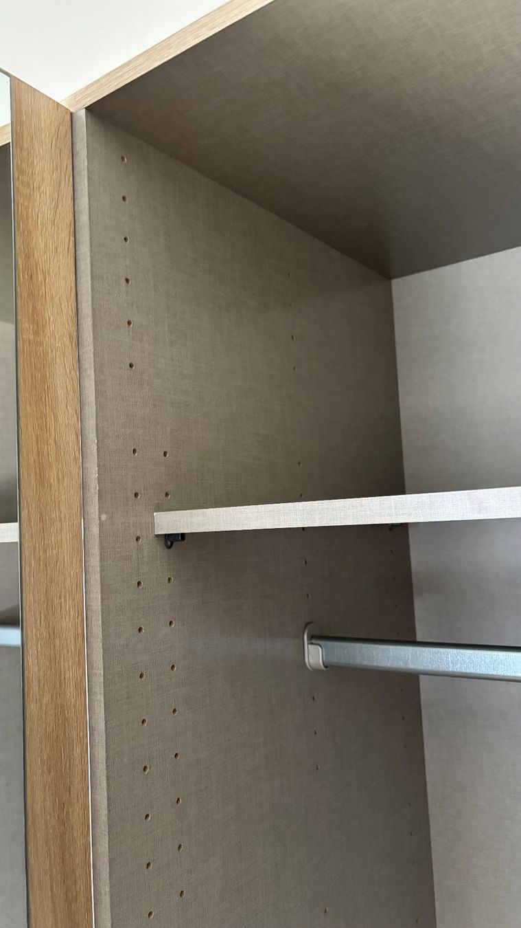 Conforama Armadi: Kleiderschrank Eicheoptik hell mit Spiegeln 4 Türen – Usato da Worb venduto da jon_8wpq 6