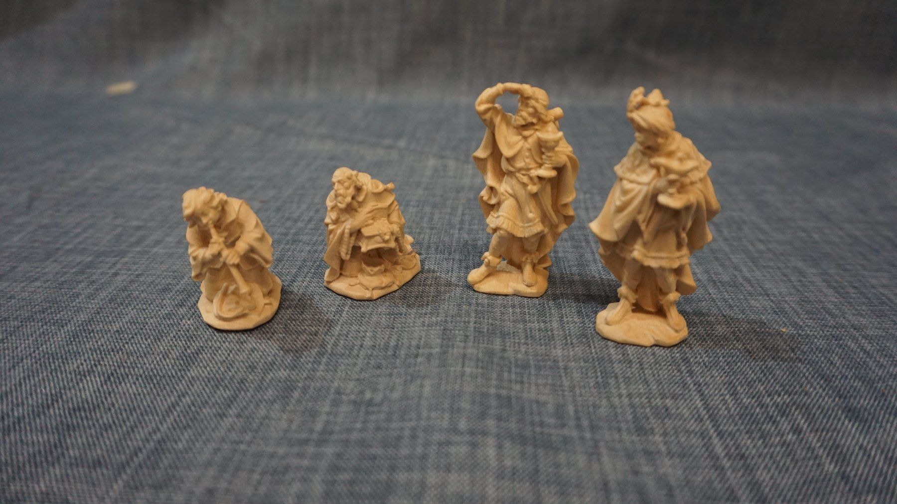 Alle Dekorationen: Holz Weihnachtskrippe Figuren Set – Neu (gemäss Beschreibung) aus Diessbach b. Büren von Crocharry 1