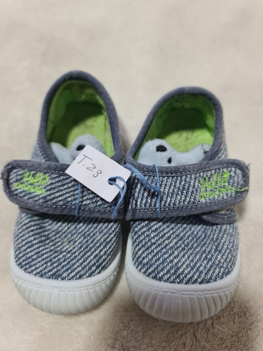 Scarpe per ragazzi: Chaussons gris-vert taille 23 – Usato da Orbe venduto da wulfnacht