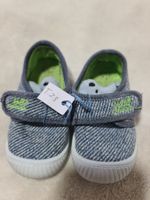 Chaussons gris-vert taille 23