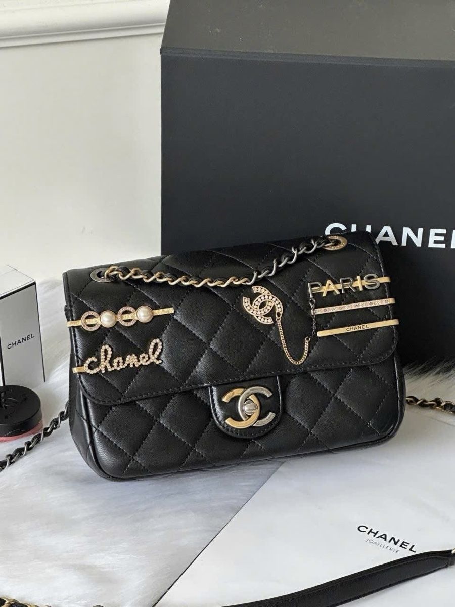 Chanel Borse da donna: Sac Chanel classique avec charme – Usato da Chêne-Bourg venduto da luy_hk5b 1