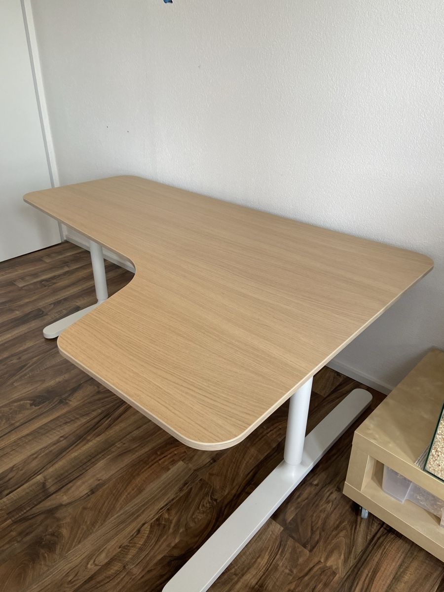 Ikea Bureaux: Pult / Schreibtisch IKEA BEKANT hell – D'occasion à Wangen ZH par ClaLoh 1