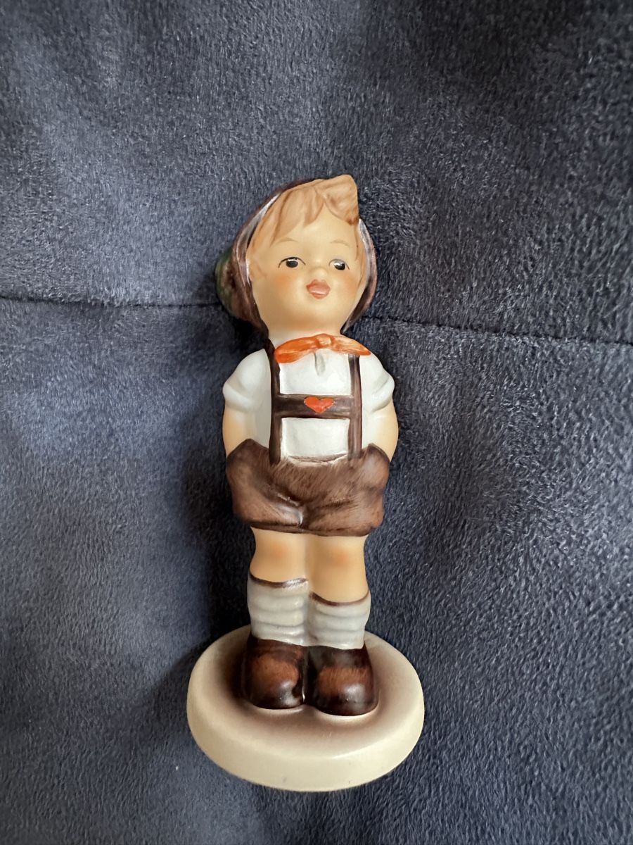 Hummel Statuette: 1994 Vintage Goebel Hummel Figur  #630 – Usato da Brig venduto da Invert