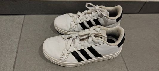 Adidas Schuhe für Jungen: Adidas Gr. 33 – Gebraucht aus Oberhofen AG von iitf2020