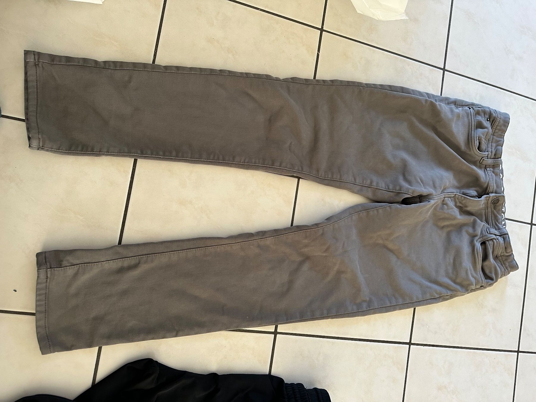 C&A Pantaloni: Pantalons C&A taille 182 – Usato da Savagnier venduto da Pivovar2