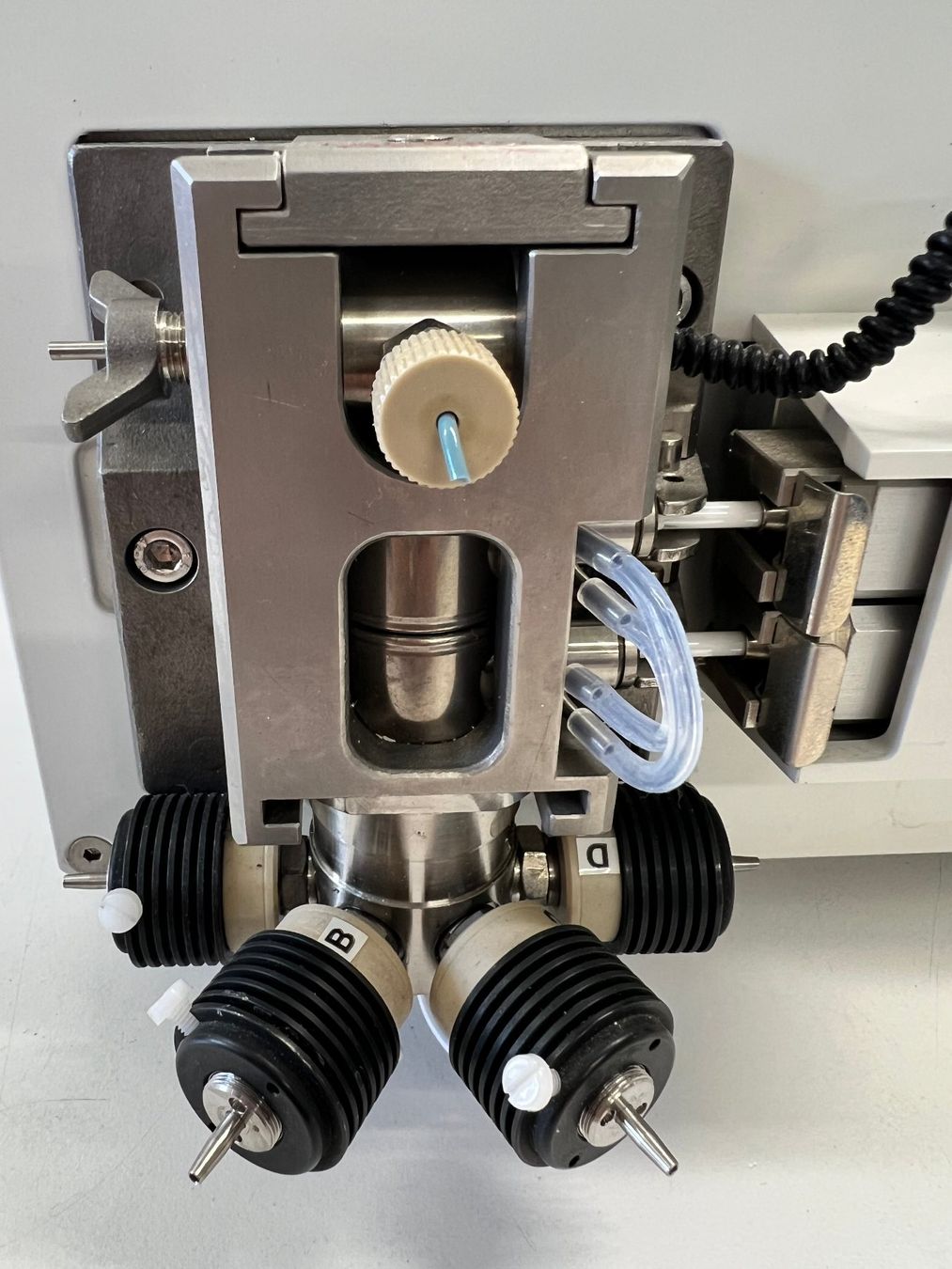 Laborzubehör: Flux Instruments Rheos 2000 HPLC Pumpe mit Dämpfer – Gebraucht aus Niederdorf von LeptonAG_Labor 2