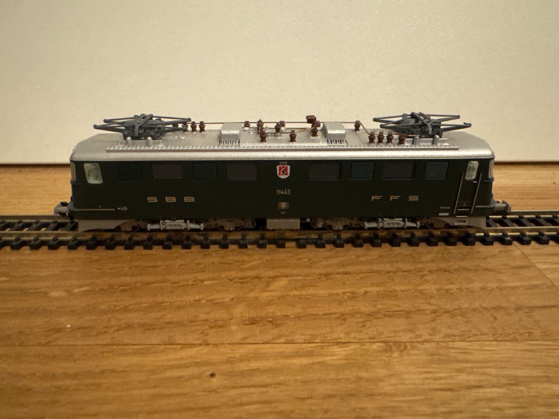 Fleischmann Modelleisenbahnen: Fleischmann 737201 SBB Ae 6/6 11443  Chur Digital – Neu (gemäss Beschreibung) aus Schlierbach von Look8