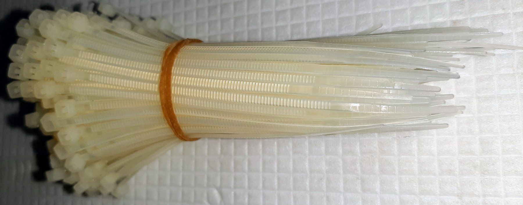 Alle Werkzeuge: 200 Stk.Kabelbinder weiss 100 x 2.5mm – Neu (gemäss Beschreibung) aus Zürich von Zurich 5