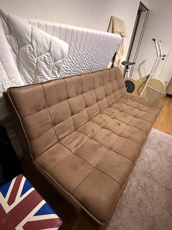 Divani: Couch mit ausziehbarem Bett – Usato da Lachen SZ venduto da benstylesnba 1