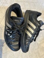 Sneakers Adidas schwarz/silber Grösse 40 2/3 
