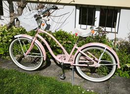 Rosa Retro Vintage Damenfahrrad mit Korb