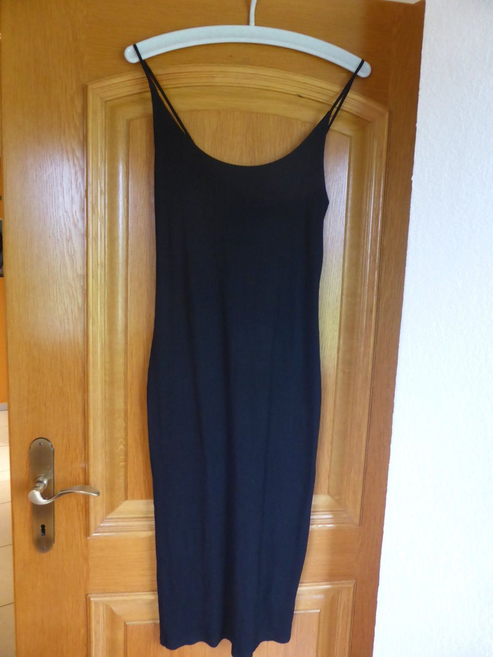 H&M Vestiti: Stretch-Kleid schwarz Gr.M – Usato da Schübelbach venduto da Dolly990_2