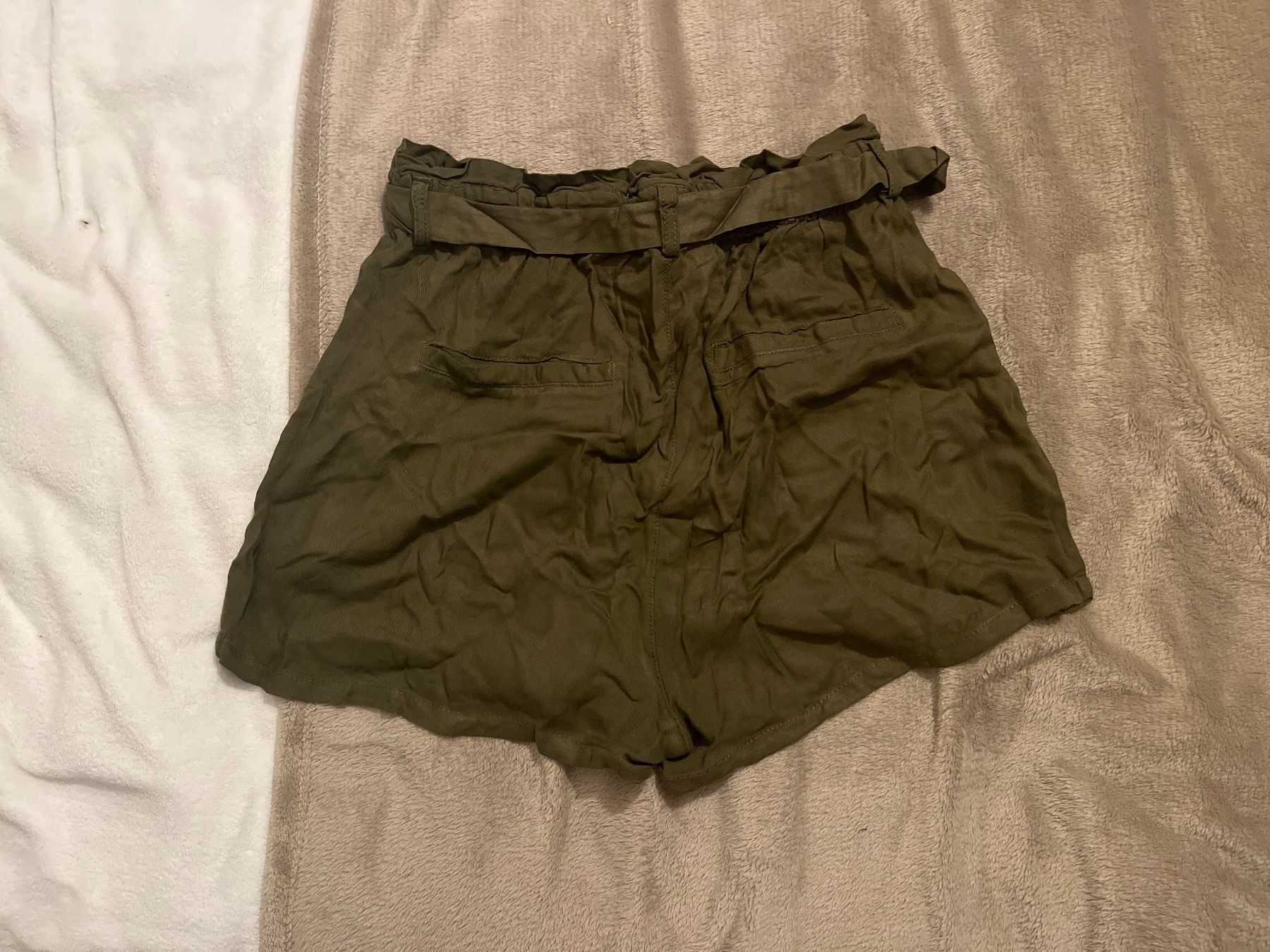 Pantaloni: Short kaki GARAGE – Usato da Le Locle venduto da Mayd_h 3