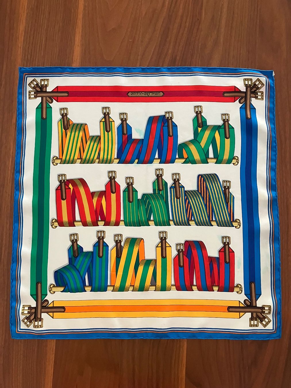 Hermès Foulard & Sciarpe: Hermes scarf 42x42 cm – Difettoso da Windisch venduto da Lyudmila01