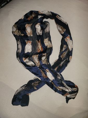 Schal mit Katzen-Motiv, Sciarpa di seta, Écharpe en soie, 🐱