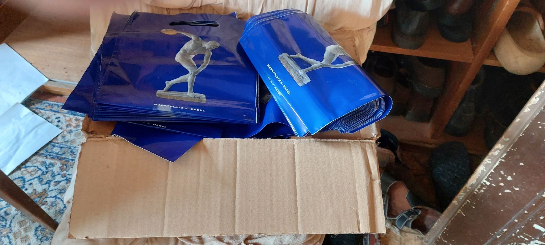 Taschen: Plastik Einkaufstaschen1 Karton a 1200 Stk. – Neu (gemäss Beschreibung) aus Brislach von ericCH 1