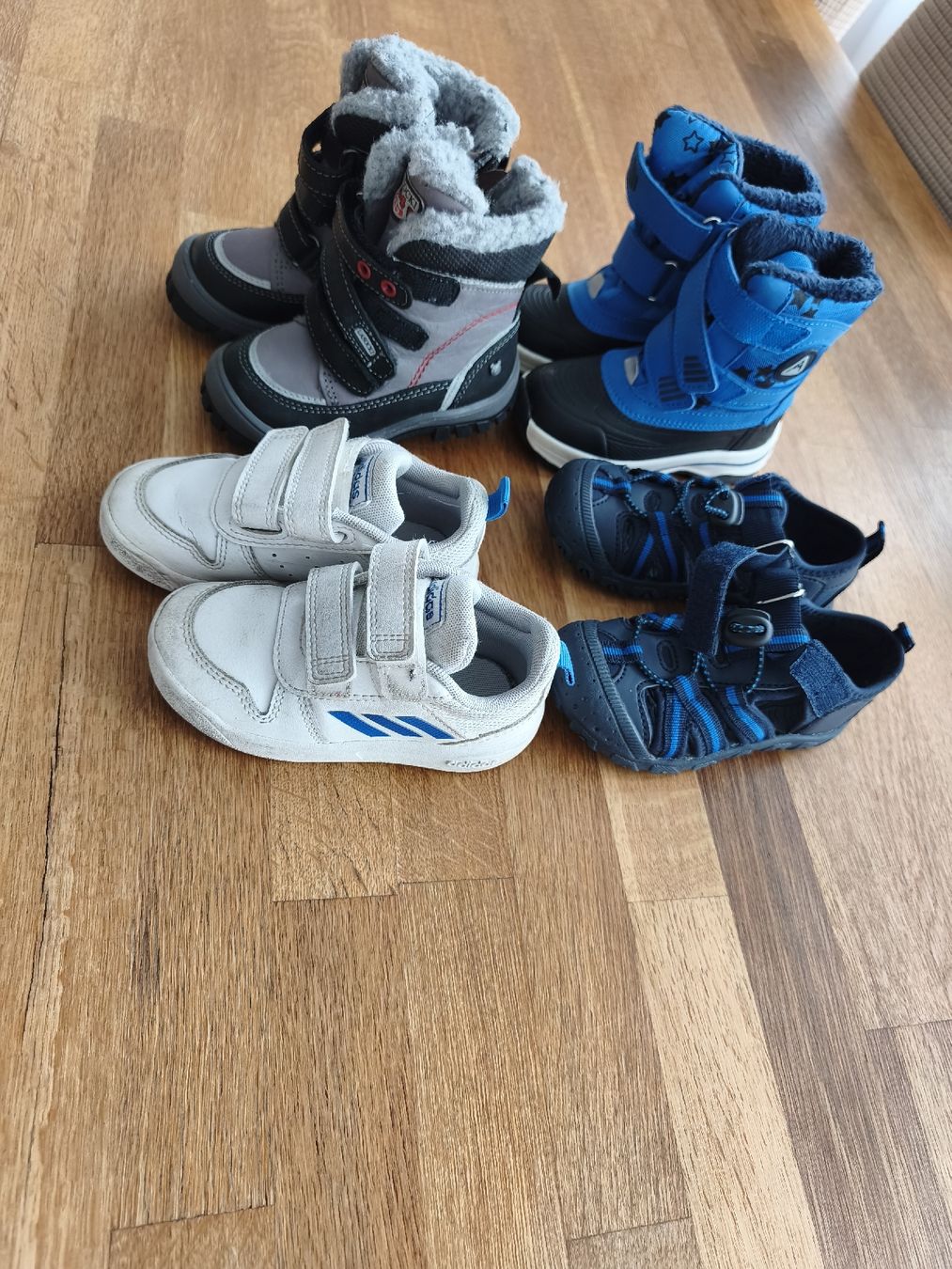 Adidas Chaussures garçon: Paket mit Kinderschuhen – D'occasion à Gossau SG par Vader_Skywalker7