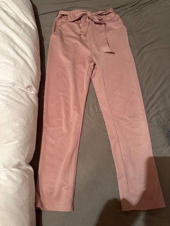 Rosa Stoffhose mit Gürtel  /  Grösse: 36