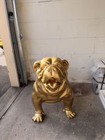 Goldene Bulldogge Skulptur - Ein echter Hingucker! 🐶✨