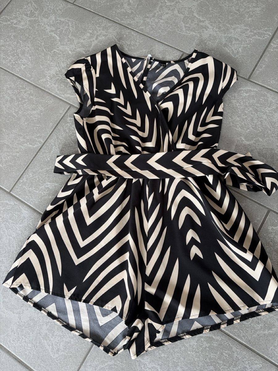 Jumpsuits: Jumpsuit Kurz  Grösse M – Neu (gemäss Beschreibung) aus Schöftland von nevio74