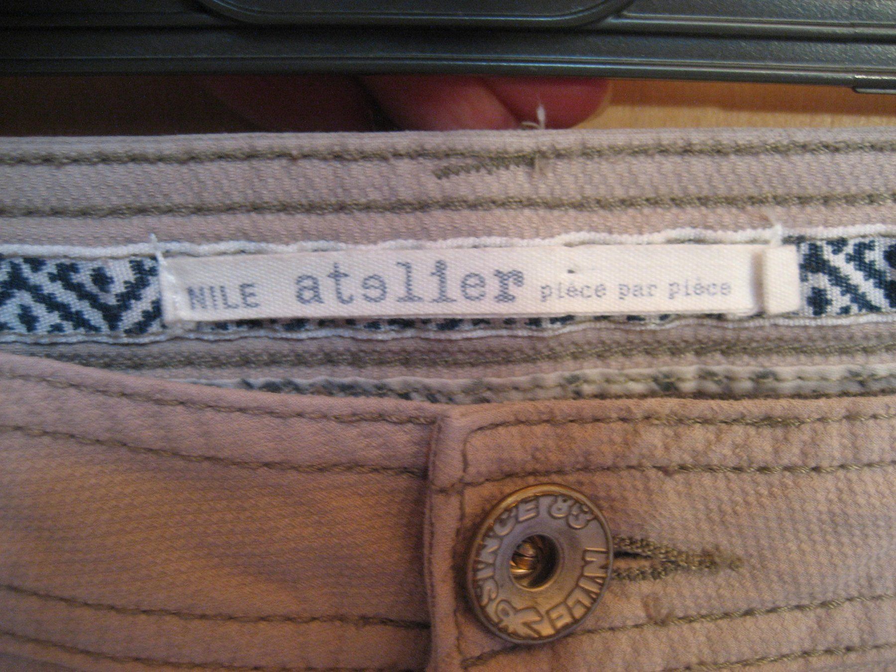 Nile Pantaloni: Pantalon Nile taille M – Usato da Delémont venduto da marryb 5