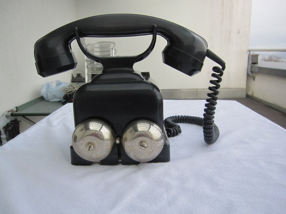Vintage Telefon-Apparat HFTR, mit Doppelglocke, schwarz 2