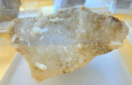 Mineralien: Stellerit, Magnetit, Adular - Goms