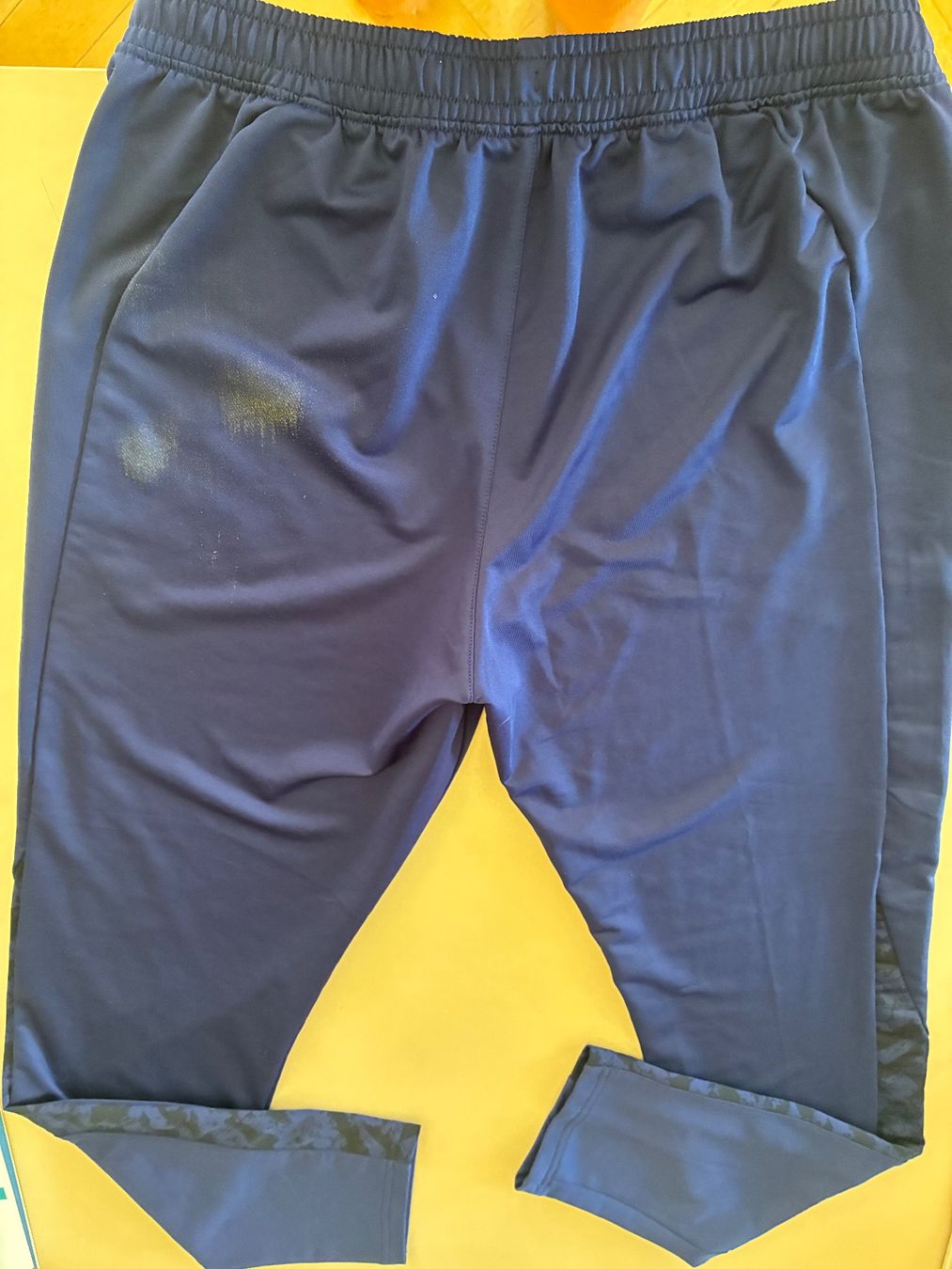 FCZ Pantaloni: FCZ Trainingshose Saison 25/26 – Usato da Zürich venduto da ali_5m9b 1