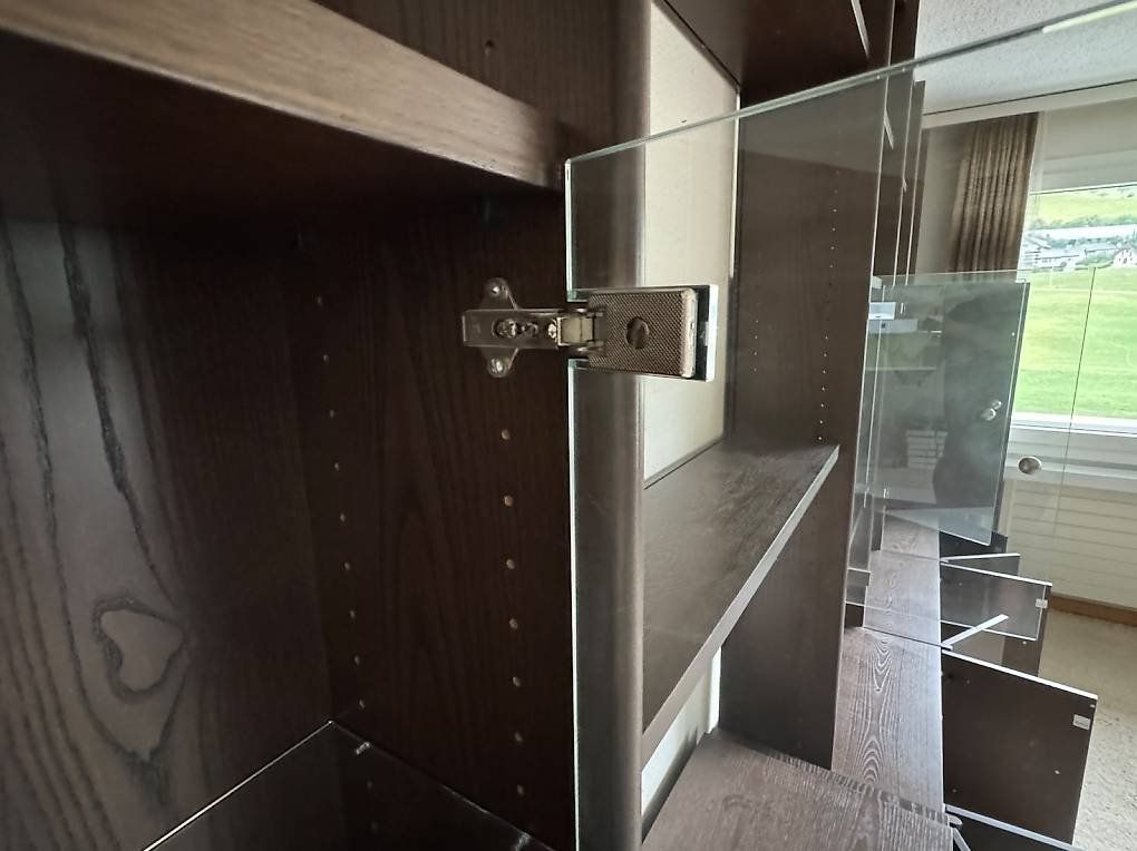 Victoria Möbel Scaffali: 6-teilige Wohnwand mit Vitrine – Usato da Gordola venduto da Sua 3