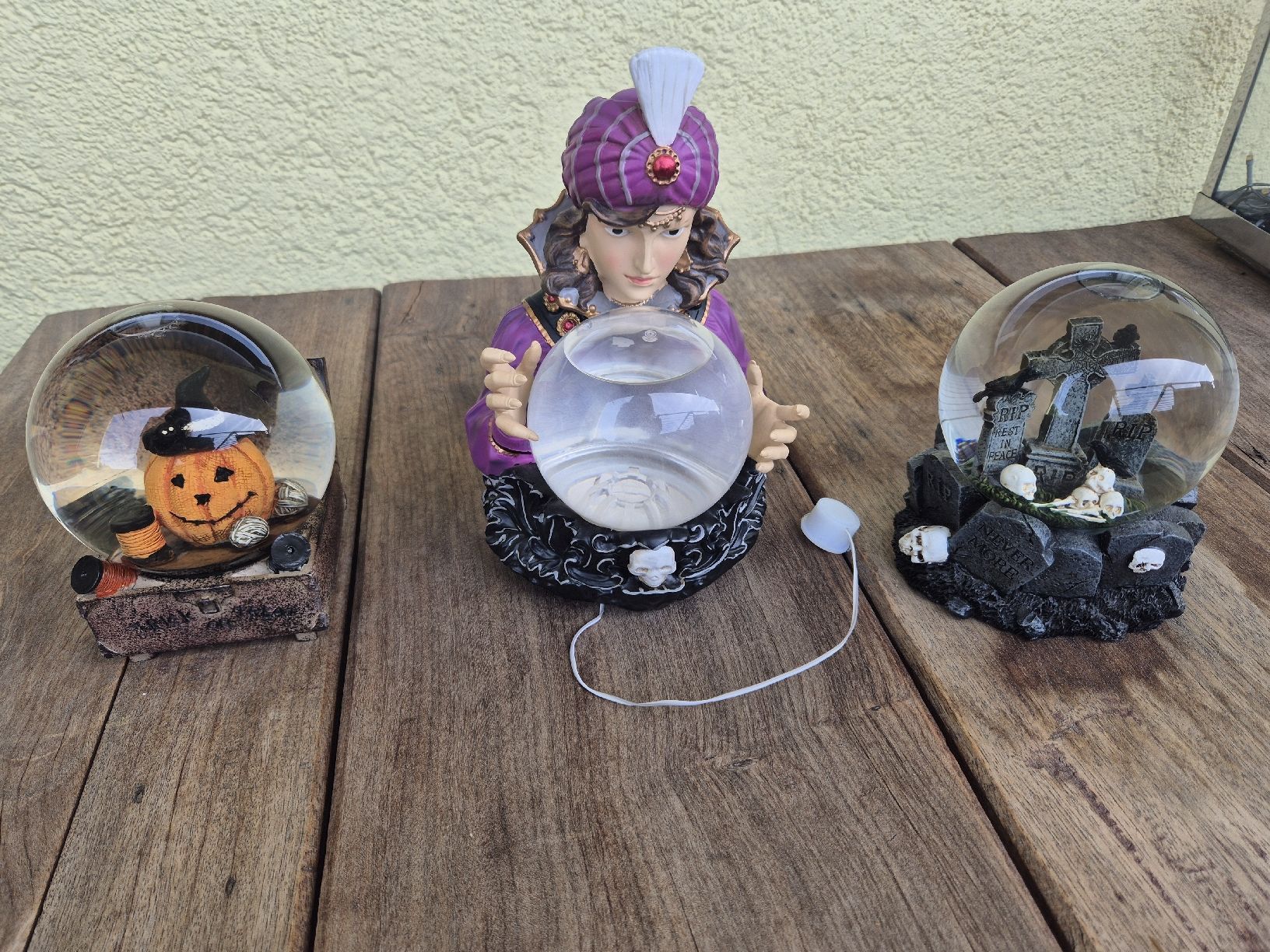 Tutte le decorazioni: Halloween Snow Globe x3  Graveyard/ Fortune Teller / Pumpkin – Usato da Zürich venduto da mrs_kz6n