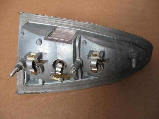 Tutti pezzi di ricambio auto: Ford Taunus Rücklicht – Usato da Embrach venduto da Gingerli 2