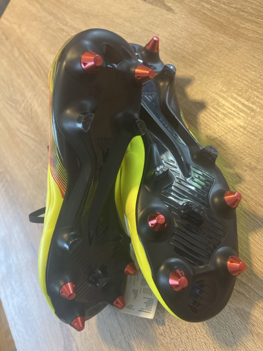 Adidas Scarpe da uomo: Fussball-Schuhe Stollen Gr. 7 – Nuovo (secondo la descrizione) da Bachenbülach venduto da damime1 1