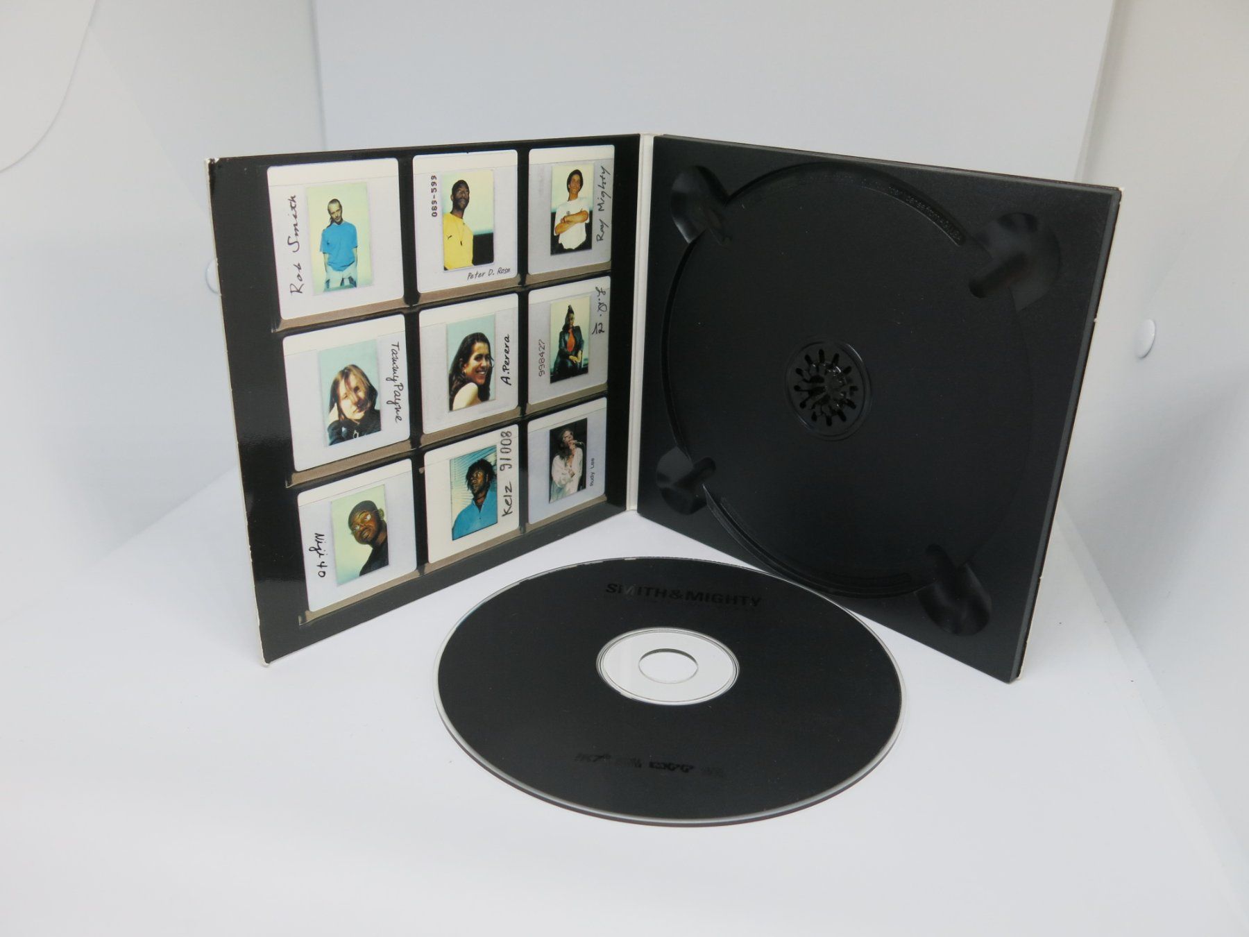 CD: CD Smith & Mighty – Big World Small World – Usato da Ernetschwil venduto da luisvonerni 1
