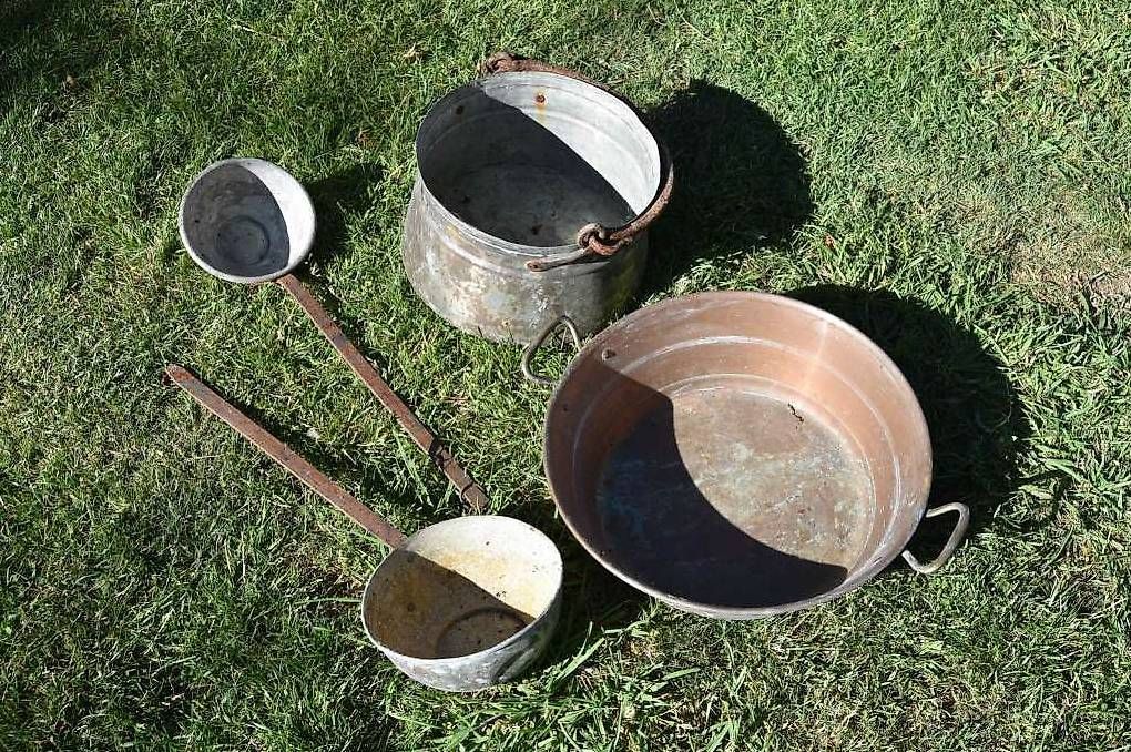 Altri materiali da costruzione: ustensiles en cuivre – Usato da Les Bois venduto da Clavibus1 1