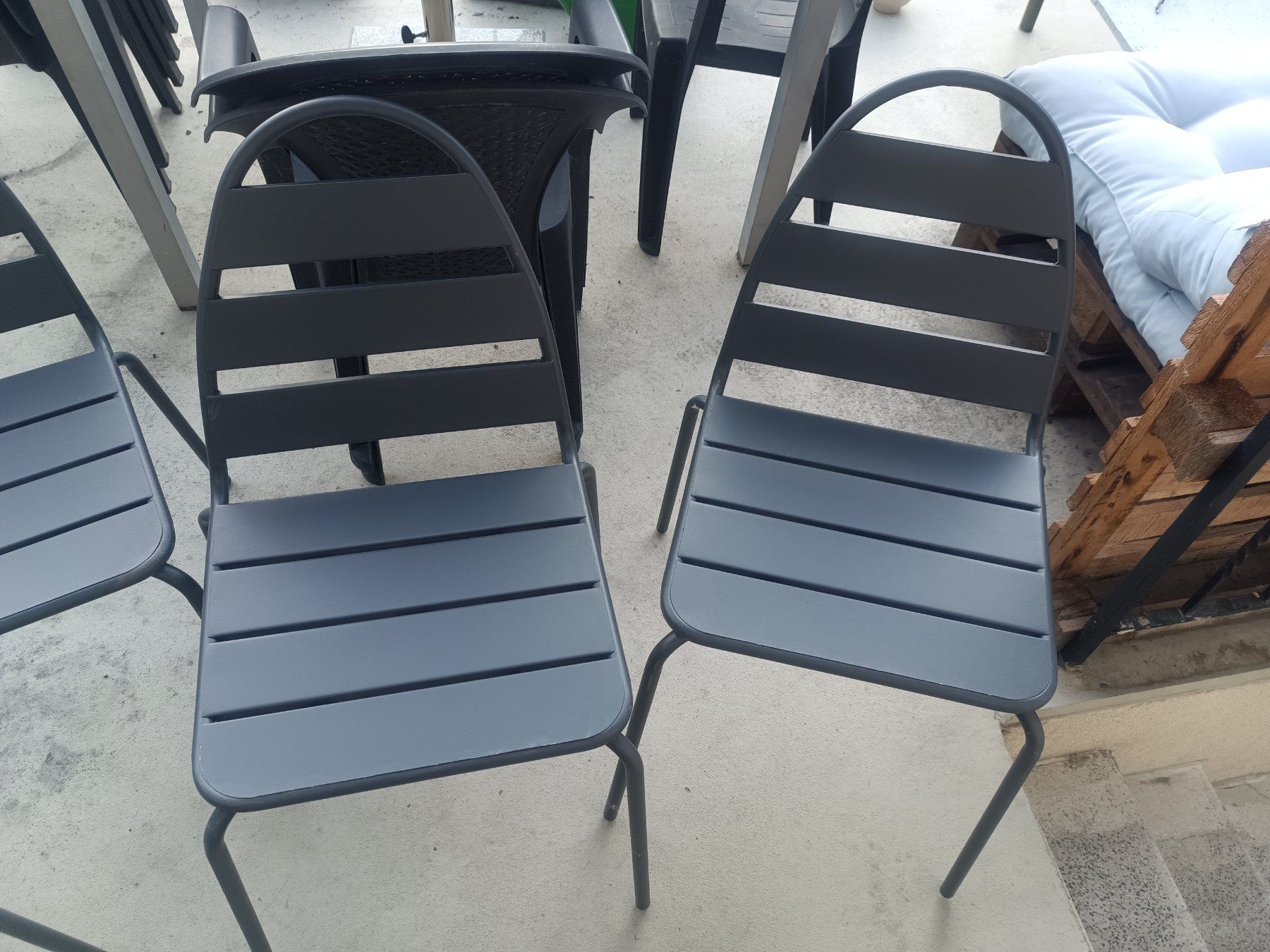 Sedie: Chaises empilables gris anthracite 4 pcs. Comme neuves – Nuovo (secondo la descrizione) da Riddes venduto da Seba36 1