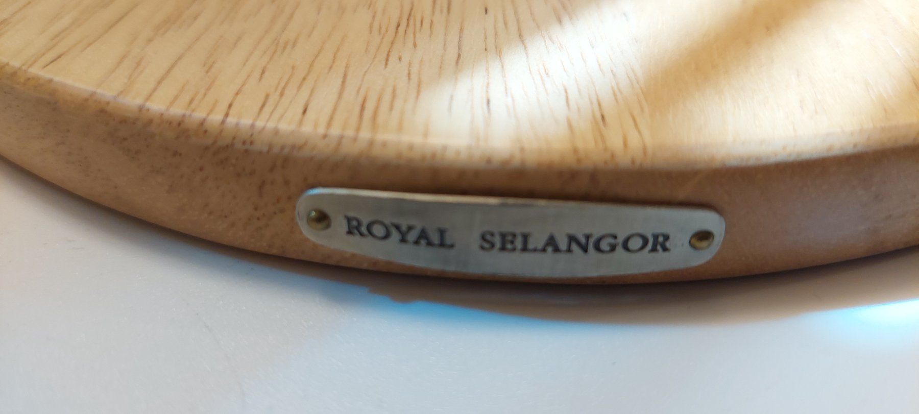 Set di piatti: Planche à decouper Royal Selangor en étain avec services – Usato da Chapelle-s-Moudon venduto da gerryp 1