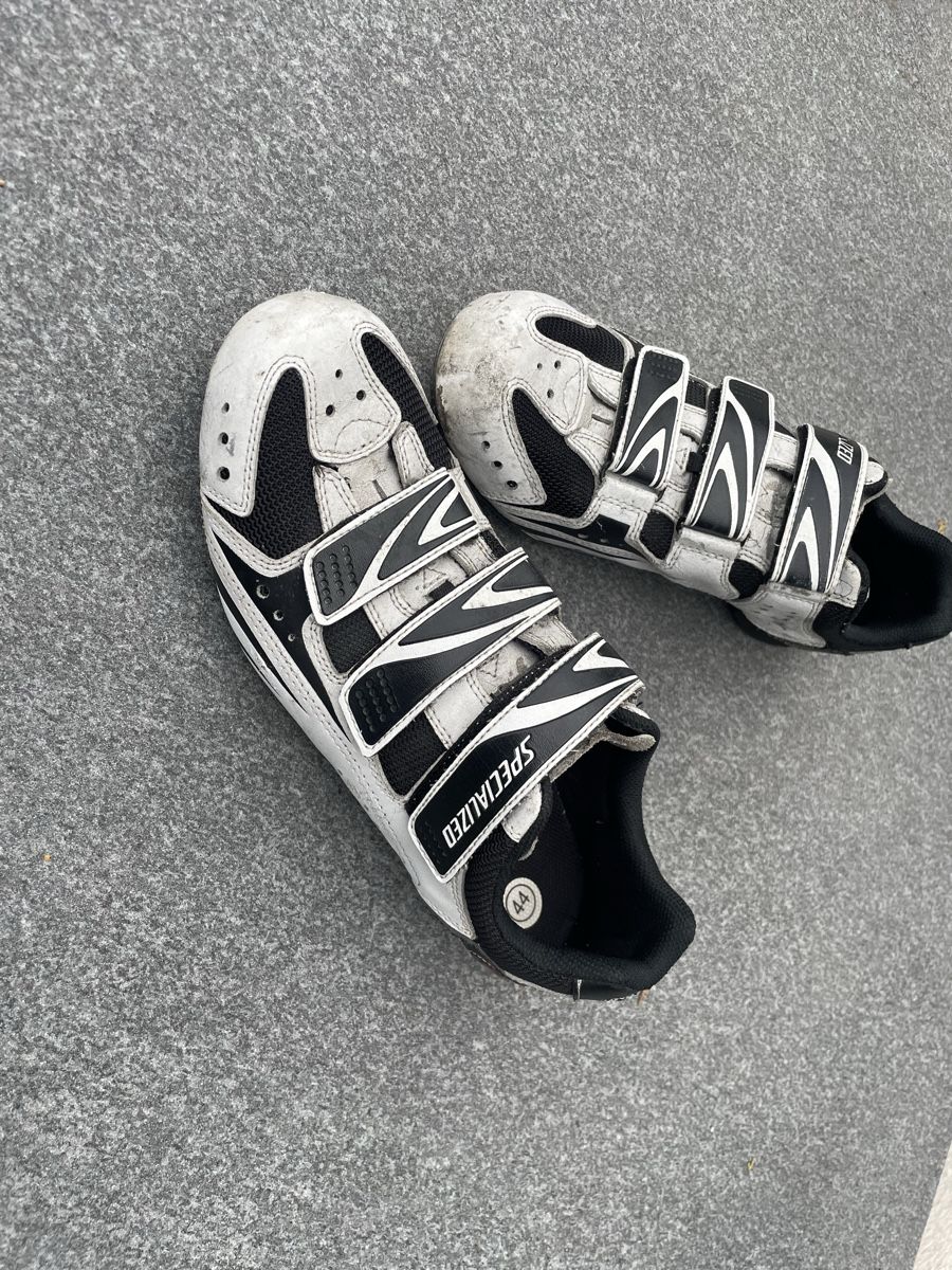 Specialized Chaussures hommes: Chaussures velo SPECIALIZED Gr 44 – D'occasion à Blonay par Joye