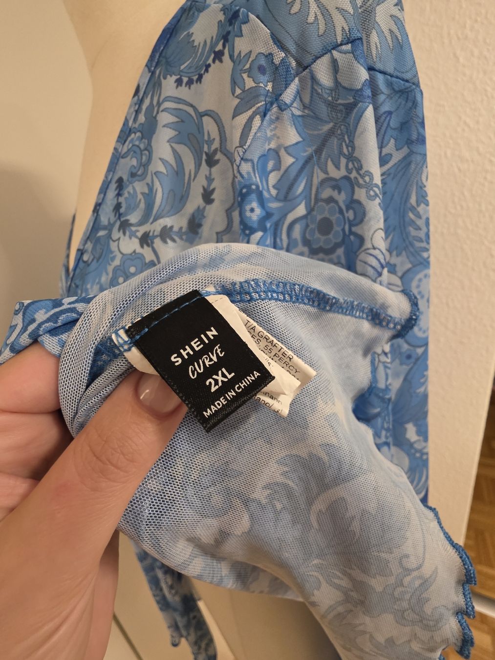 Top: Haut bleu jamais porté - 2XL – Nuovo (secondo la descrizione) da Perly venduto da dayna_46 4