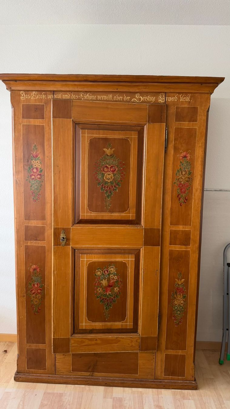 Schränke: Alter Schrank mit Bauernmalerei – Gebraucht aus Schöftland von Corik