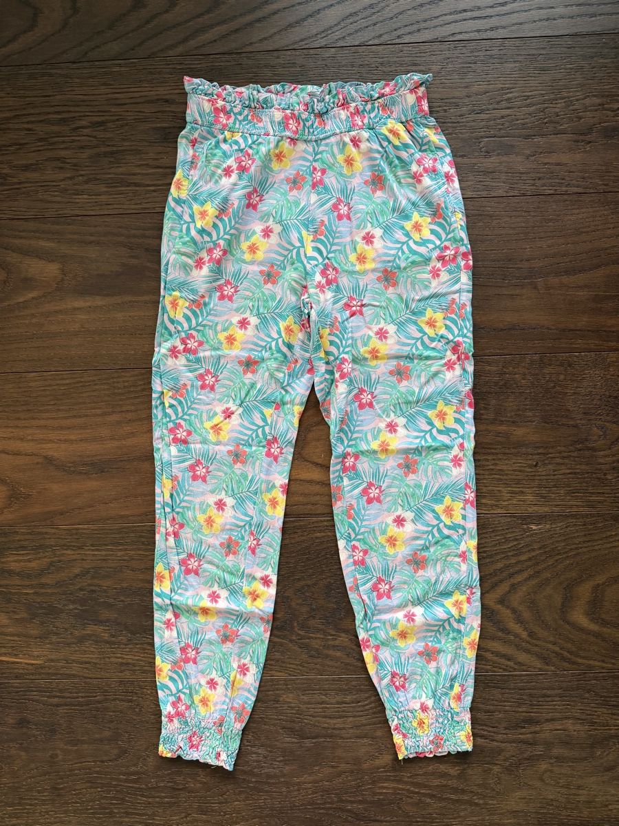 Pantalons: Stoffhose Mädchen  – D'occasion à Pfäffikon ZH par aveo14