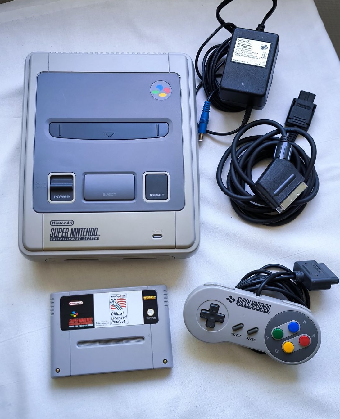 Nintendo Konsolen: Console Super Nintendo - SNES + 1 game – Gebraucht aus St-Prex von Deetouch