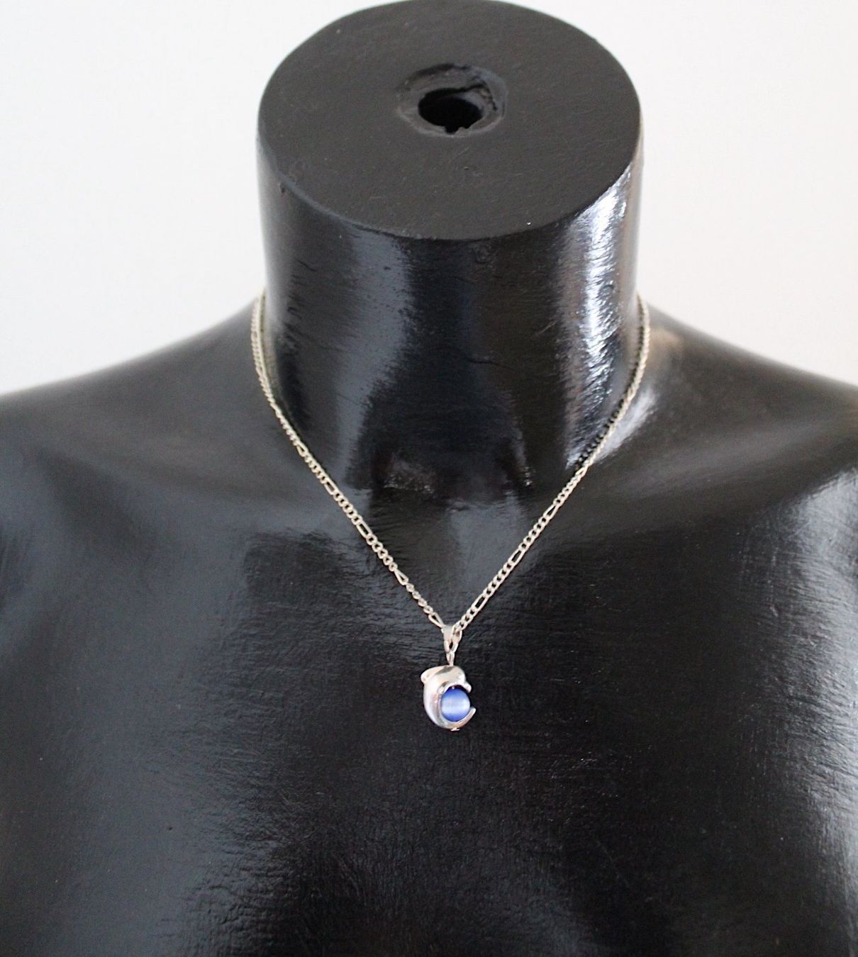 Catenine: Neu, Kette mit Delfin und Glasstein – Usato da Locarno venduto da madame-tus-sauds 6