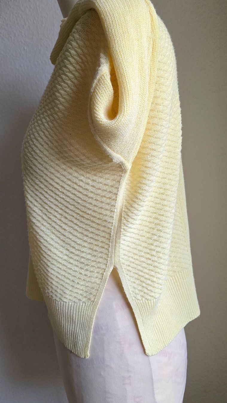 Top: Pull léger jaune pâle taille XS – Usato da Genève venduto da Saleena 5
