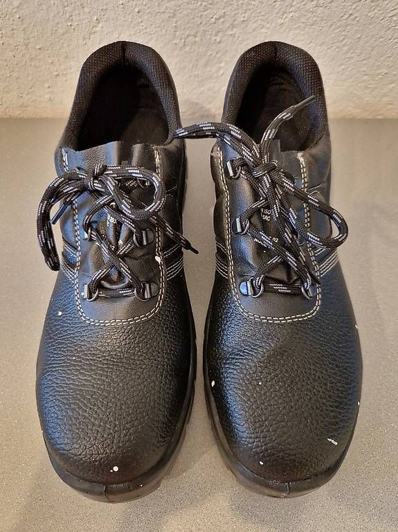 Scarpe da uomo: DELTA PLUS JET2 S3 SRC Sicherheitsschuh Gr. 44 - Top Zustand – Usato da Staffelbach venduto da MrMH