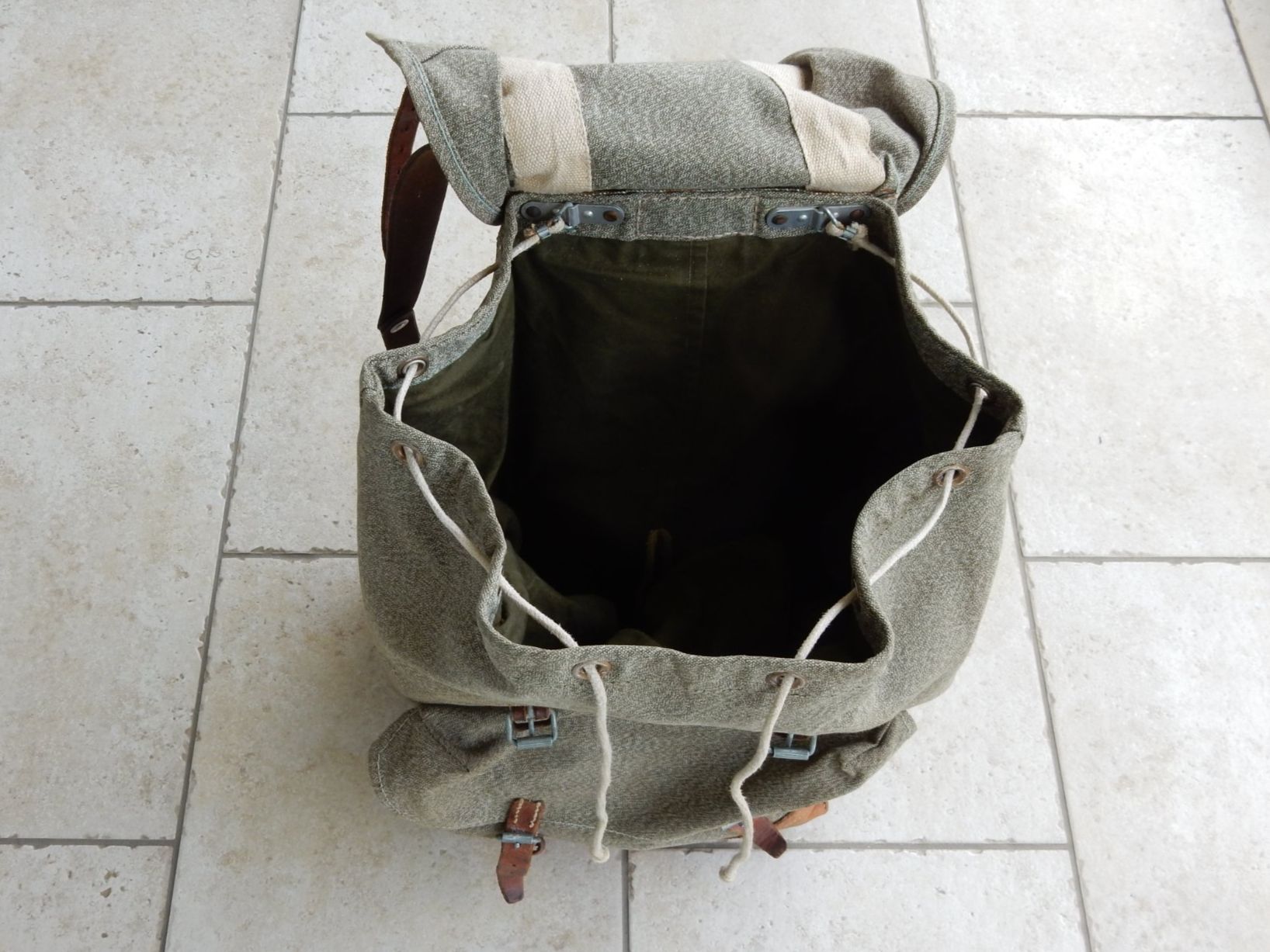 Schweizer Armee Zaini: Schweizer Militär Rucksack 1968 – Usato da Neuenegg venduto da wisteibe