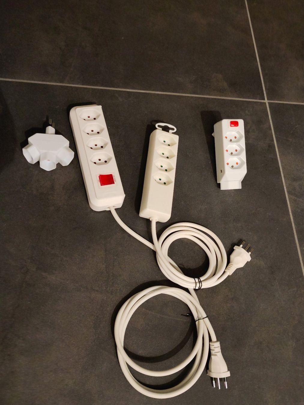 Alimentazione elettrica: Steckdosenleisten Set – Usato da Balzers venduto da timothy81